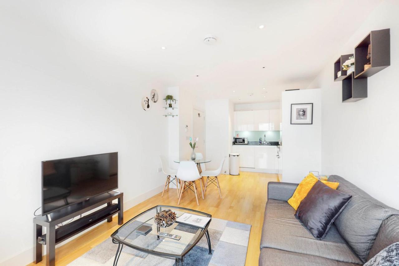 Lovely 1 Bed Apartment In Streatham Londra Dış mekan fotoğraf